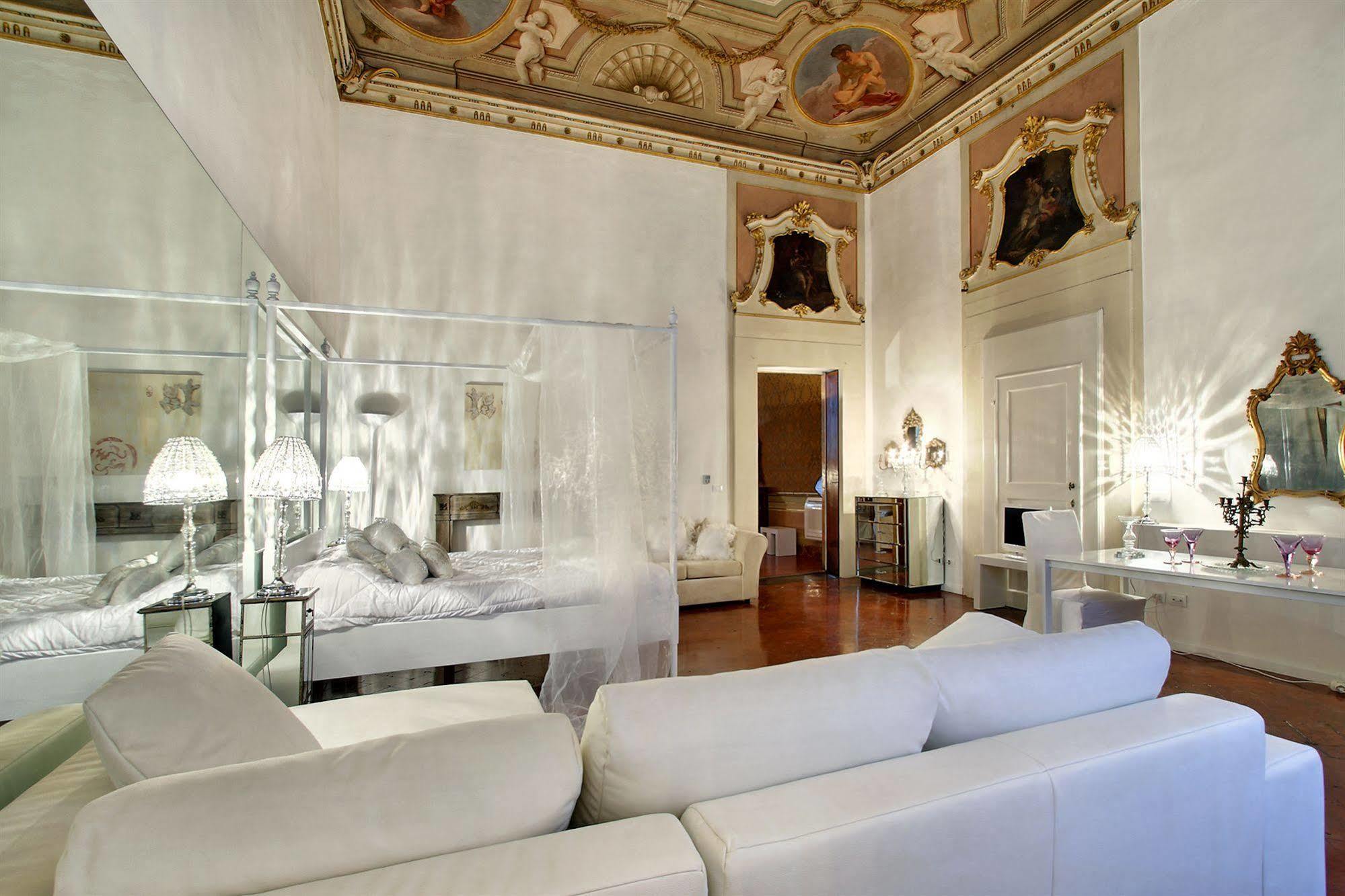 Palazzo Tolomei - Residenza D'Epoca Bed and Breakfast Firenze Eksteriør billede